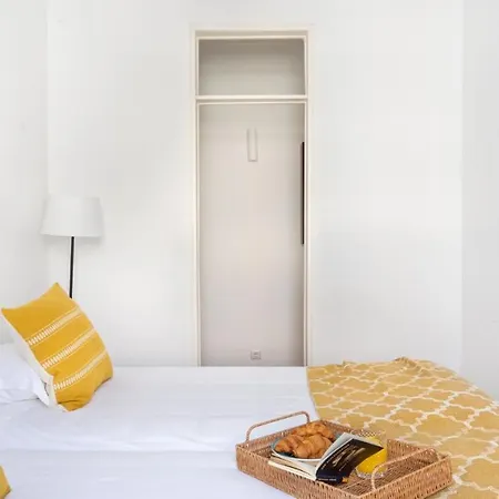 Apartment Plum Guide - Cocoa & Orange Lisbon