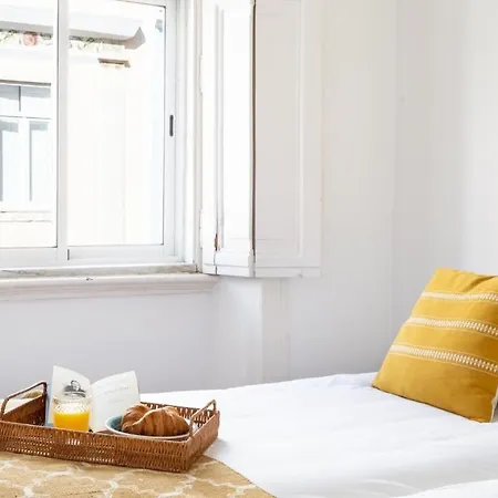 Apartment Plum Guide - Cocoa & Orange